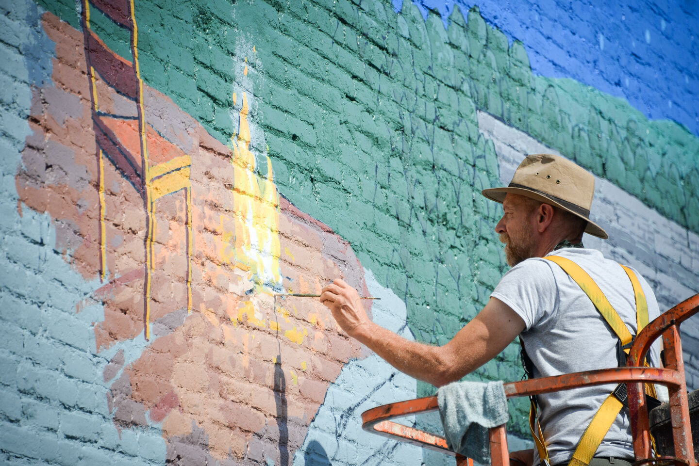 092121_BroadwayClayMural_hb_web-2.jpg